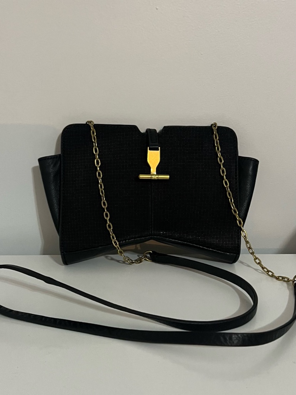 Pore La Victoire Black Leather Chain Strap Crossbody Evening Bag w/Gold Hardware